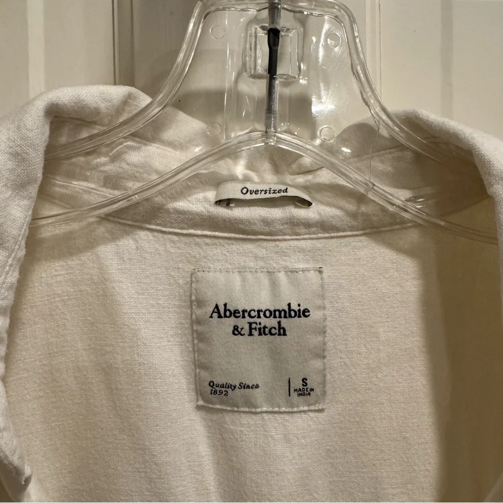 Abercrombie & Fitch Oversized Linen Button Down Shirt - Picture 3 of 3